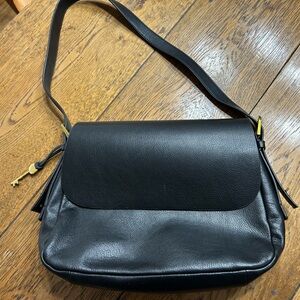 Fossil black shoulder bag with flap
